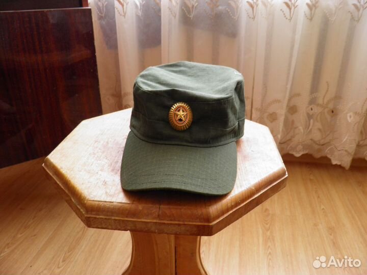 Кепка уставная офисная с кокардой