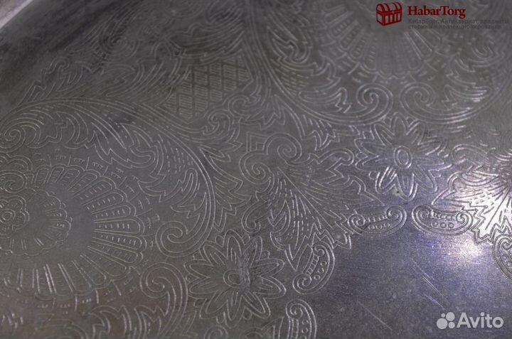 Поднос металлический, круглый. Узоры, растительный