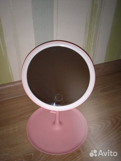 Косметическое зеркало с подсветкой