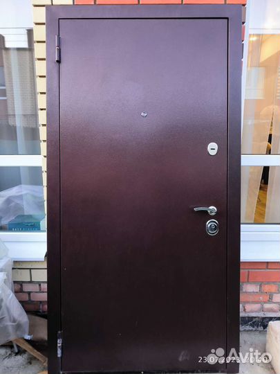 Дверь входная металлическая