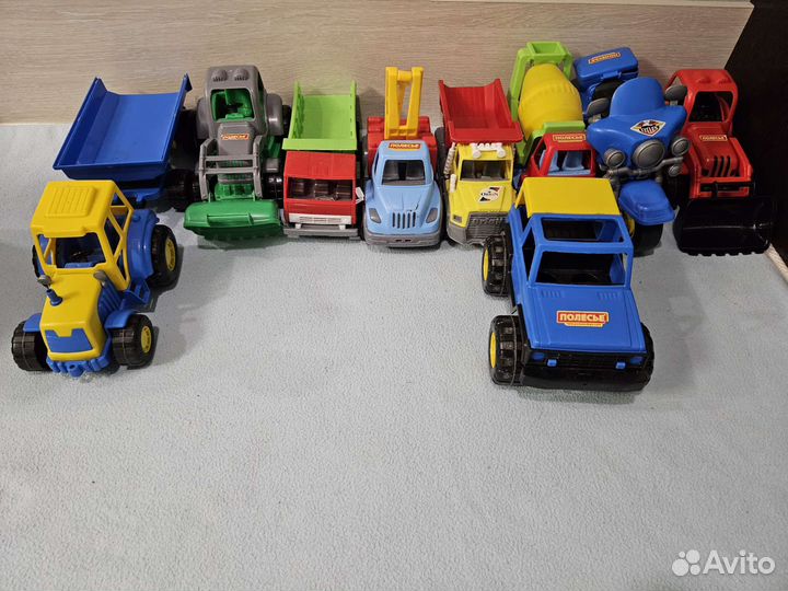 Машинки, трактор, светофор