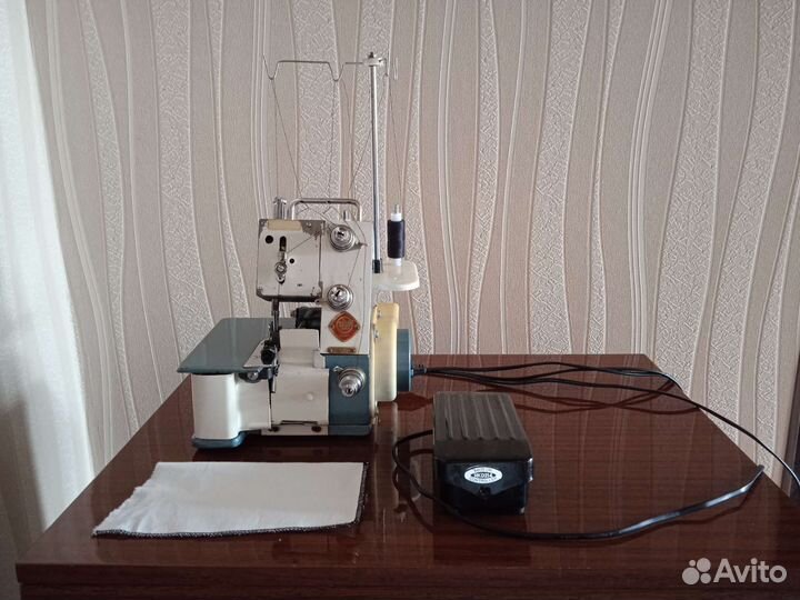 Швейная машинка оверлок