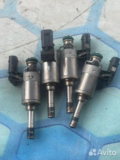 Форсунка инжекторная электрическая 04e906036AF