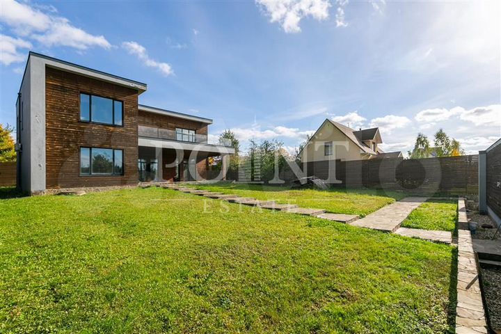 Дом 280 м² на участке 15 сот.