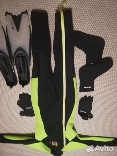 Гидрокостюм и ласты