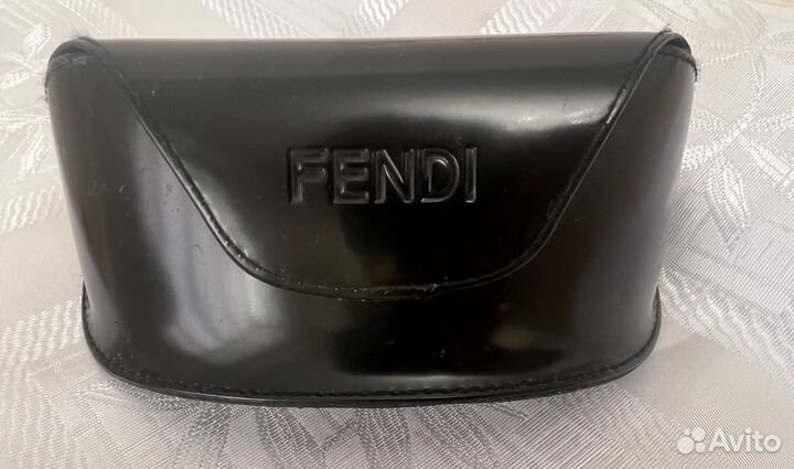 Солнцезащитные очки женские fendi
