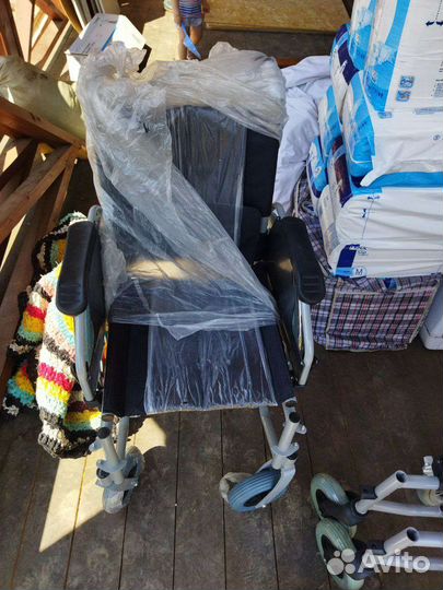 Инвалидная коляскт новые 2 штуки т