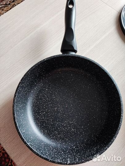 Продам сковороды