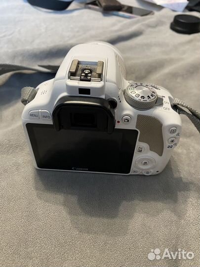 Зеркальный фотоаппарат canon