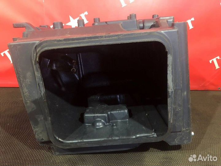 Ящик инструментальный правый Man TGS