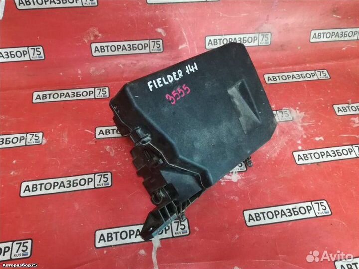 Корпус блока предохранителей Toyota Corolla