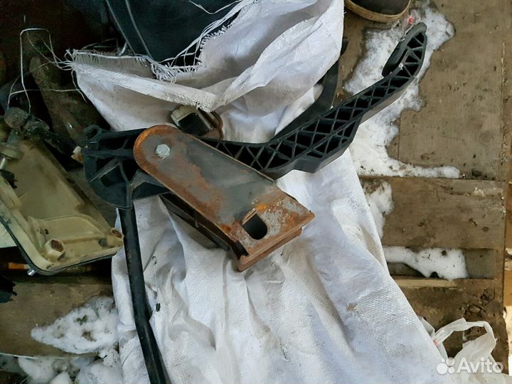 Педальный узел на рено логан