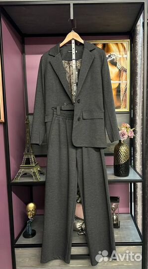 Брючный костюм женский
