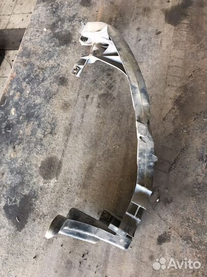 Крепление, кронштейн фары правой bmw e87, e81, e82