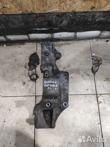 Кронштейн генератора Skoda Octavia A4 Tour 1.6
