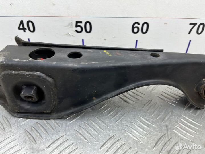 Рычаг поперечный задний правый Nissan Teana J31