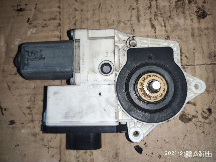 81286016137 Моторчик стеклоподъемника MAN