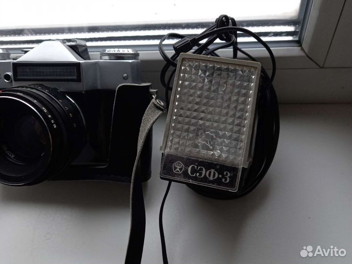 Фотоаппарат пленочный с фотовспышкой