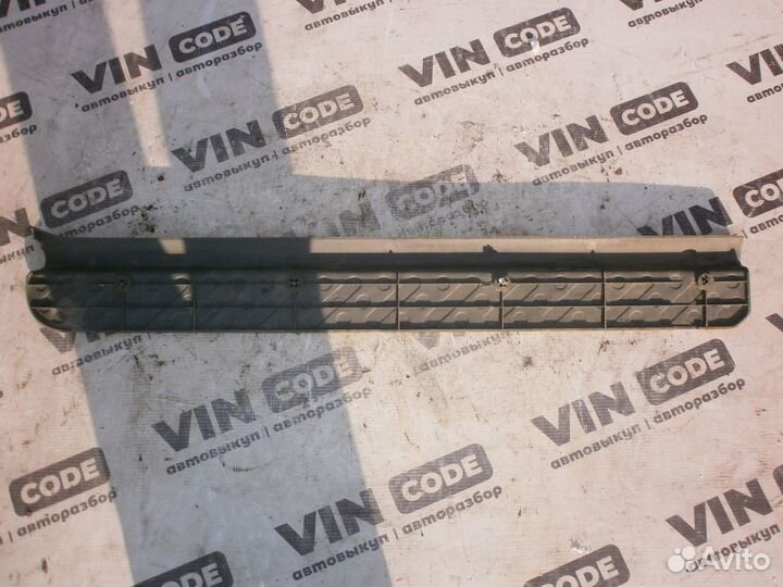 Накладка переднего порога правая Nissan Terrano 2