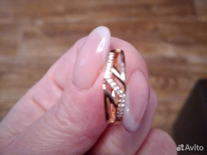 Кольцо золотое 375 пробы новое размер 19.5