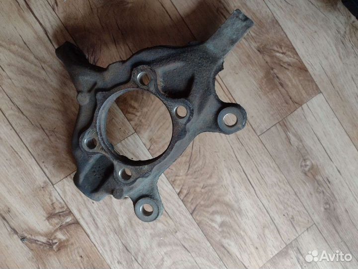 Nissan Juke Поворотный кулак правый