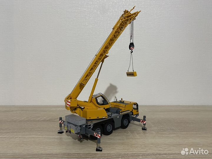 Кран Liebherr LTM 1050 1:50