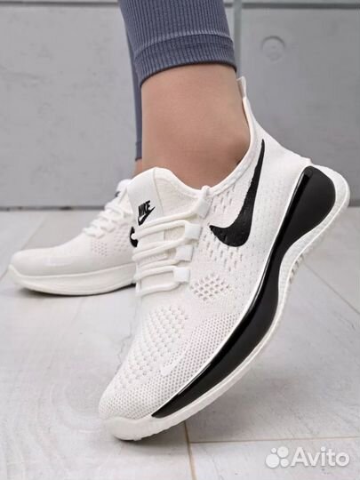 Кроссовки женские новые