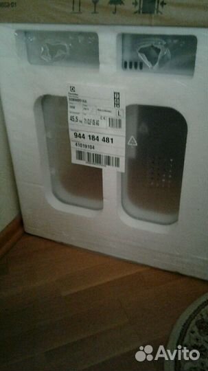 Новый Духовой шкаф Electrolux EOB 98852 1AX