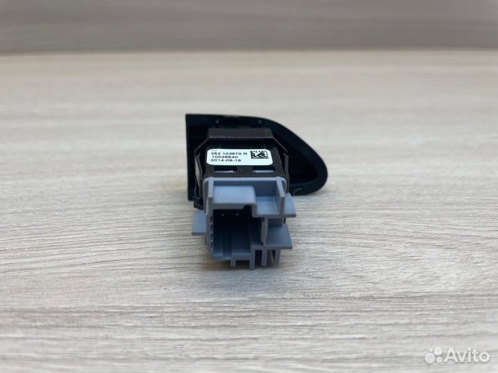 Кнопка центрального замка Renault Duster