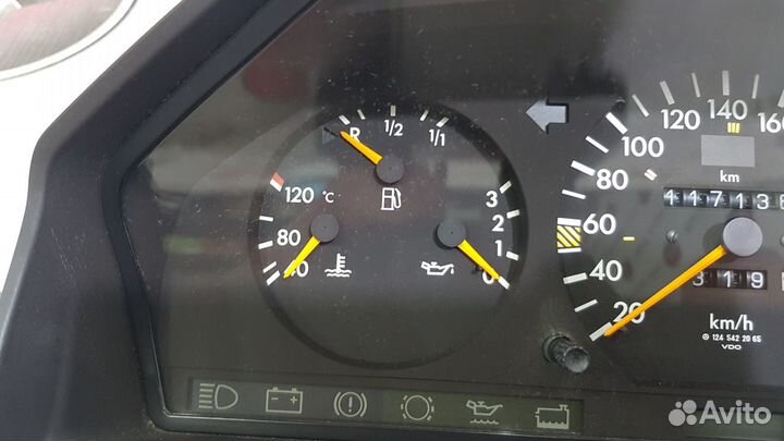 Приборная панель на Mercedes-Benz W124