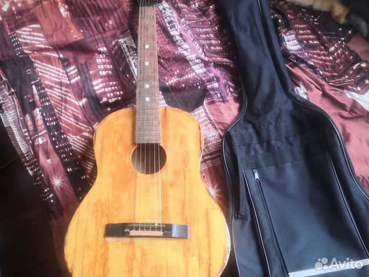 Классическая гитара бу с чехлом