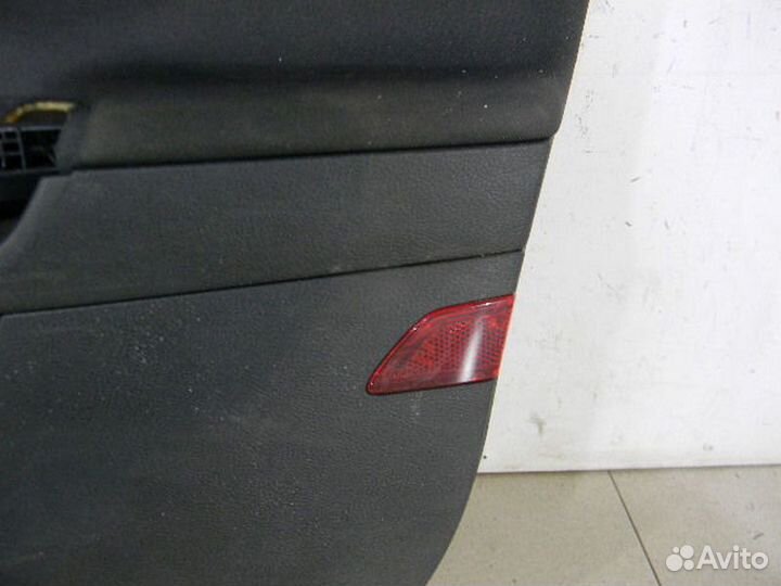 Обшивка двери передней правой