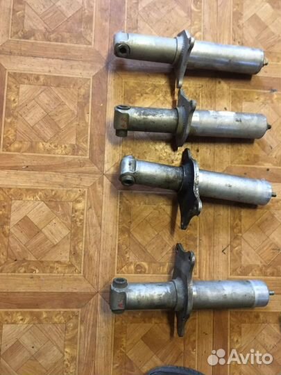 Кронштейн усилитель бампера Audi A8 D2