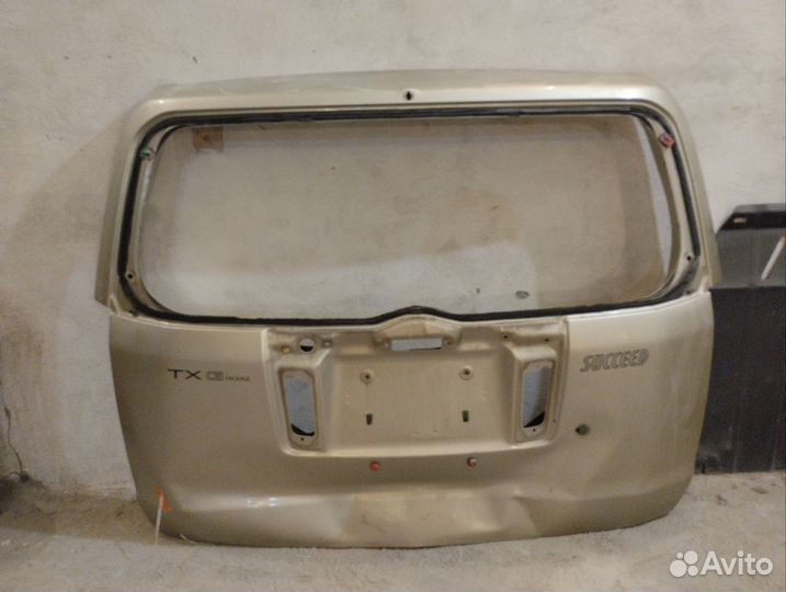 Крышка багажника Toyota succeed