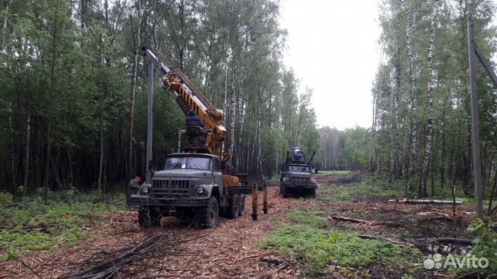 Ямобур. Установка столбов электрических, опор лэп
