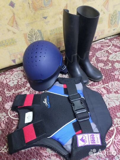 Шлем детский, сапоги и жилет для верховой езды