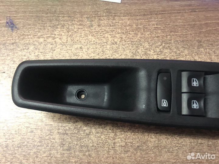 Кнопки стеклоподъемников Renault Fluence Megane