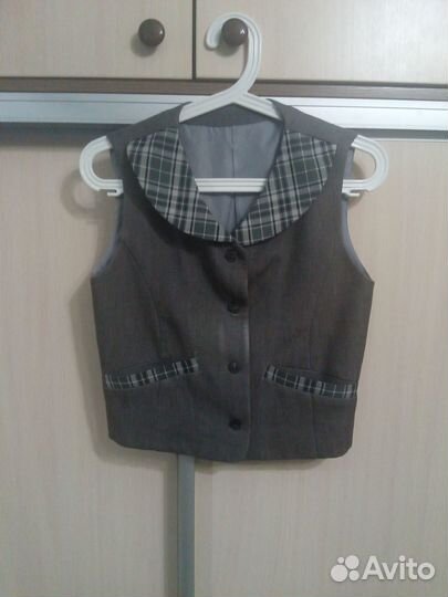 Школьный костюм серый для девочки