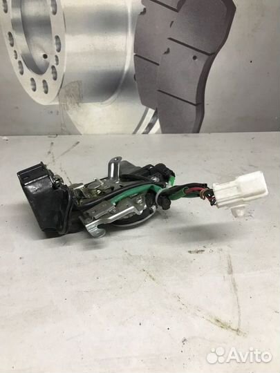 Замок крышки багажника задний Lexus Rx 2003-2009