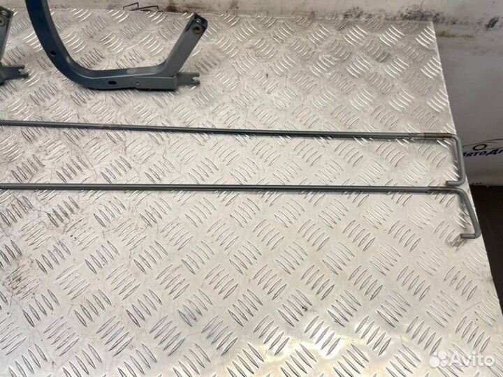 Кронштейны крышки багажника Toyota Corolla ZRE151L