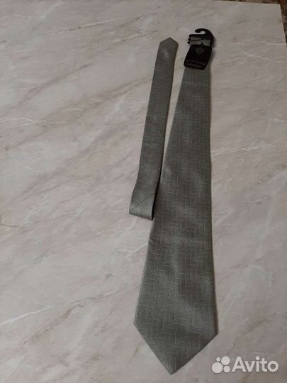 Галстук фирменный
