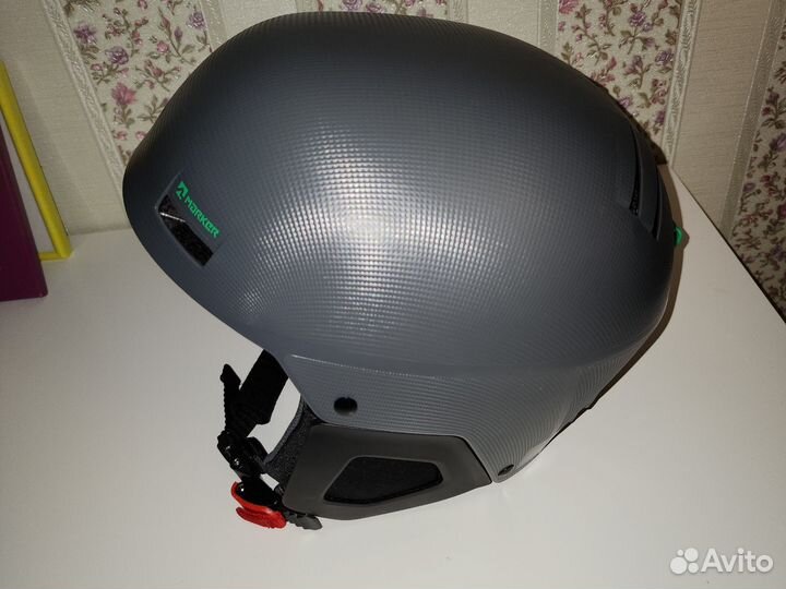 Горнолыжный шлем