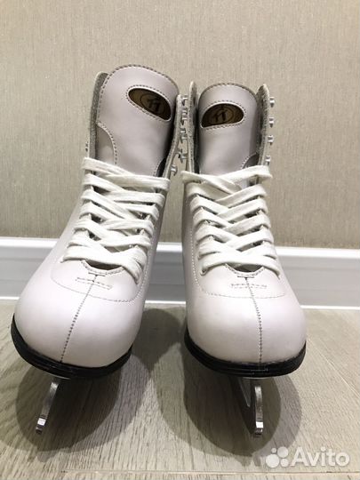 Коньки фигурные женские 36 размер