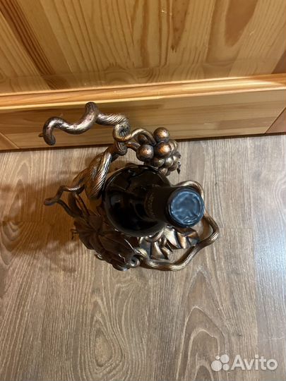 Декоративная подставка для вина