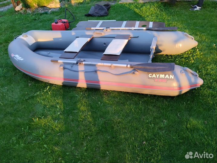 Лодка с мотром