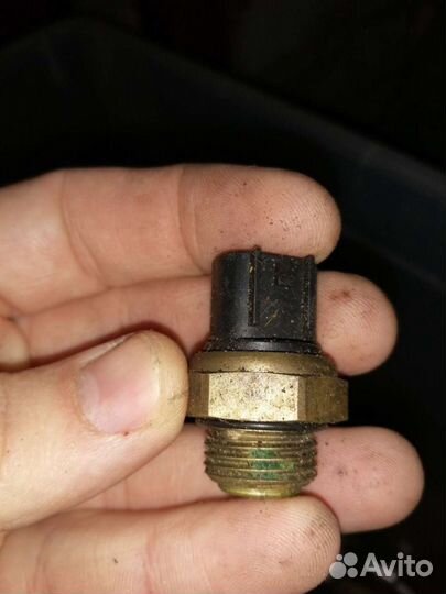 Suzuki GSX-R 750 K4 датчик температуры