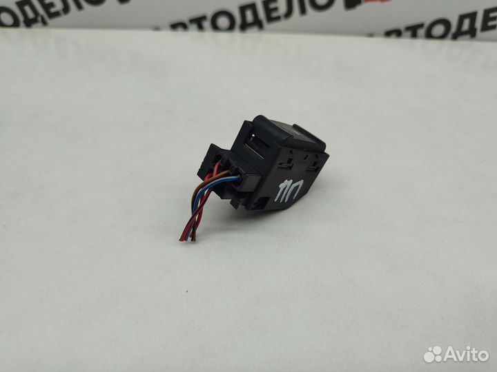 Кнопка стеклоподъемника Volkswagen Golf MK4