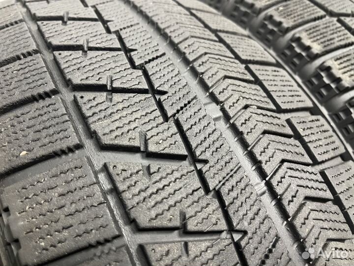 Bridgestone Blizzak VRX2 215/65 R16