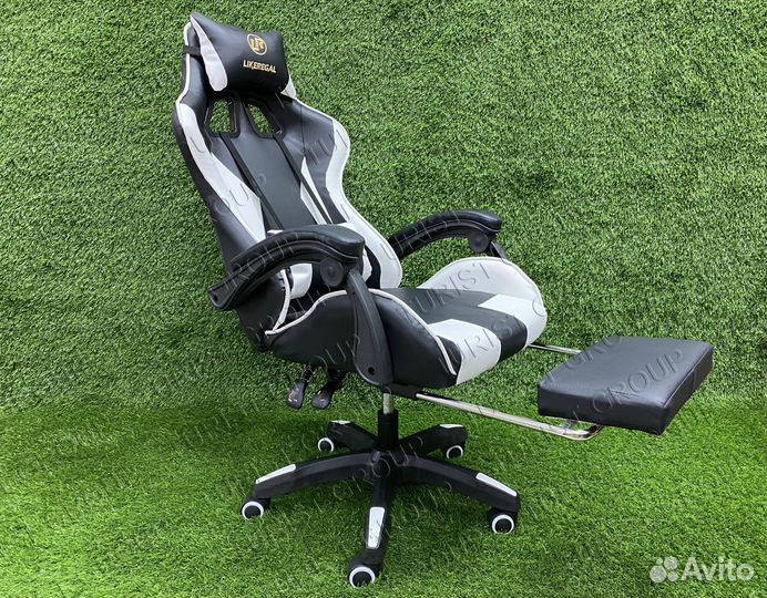 Компьютерное игровое кресло с массажером подножкой