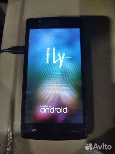 Телефон Fly
